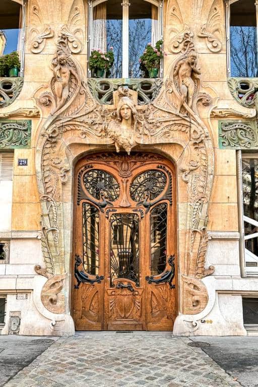 Lavirotte Building door in Paris