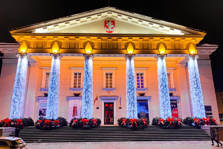 christmas markets in europe 14 vilnius town hall lit up for christmas