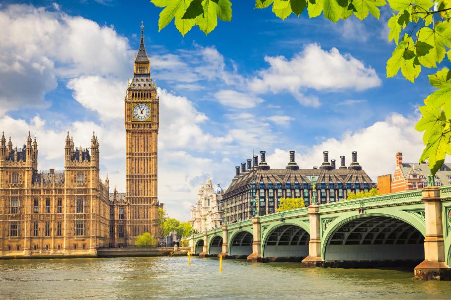 London city break | View of the Big Ben across the river