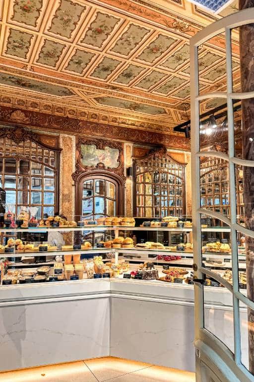 Maison-Bergeron-bakery counter