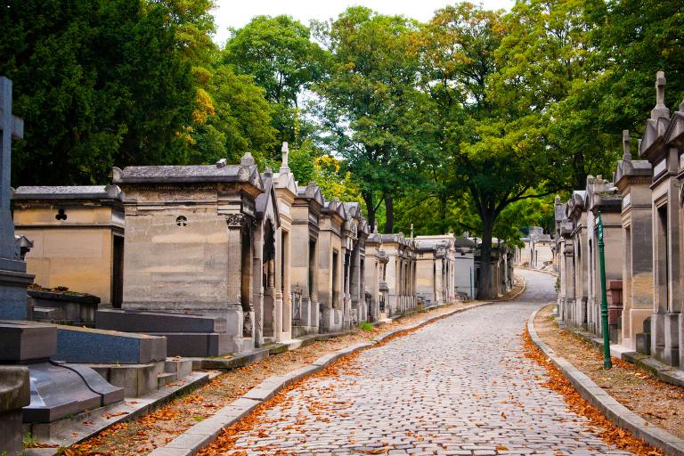 lane-with-tombs