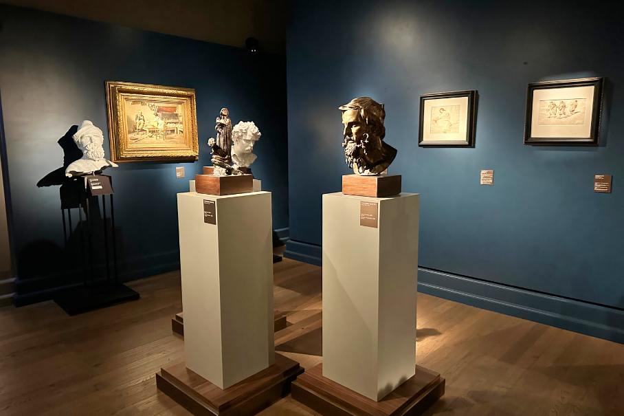 carved heads at a display in a museum | different types of museums