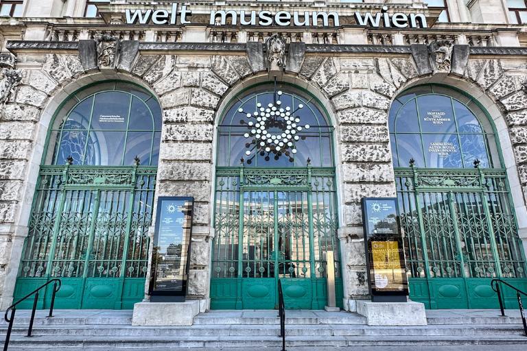 ornate gates in vienna