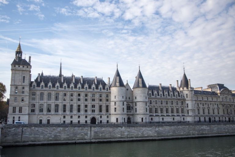 conciergerie paris