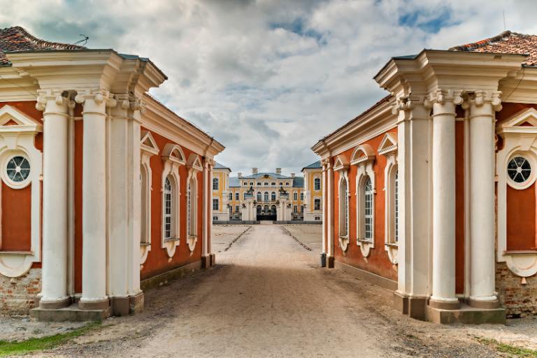 entrance way to rundale palace