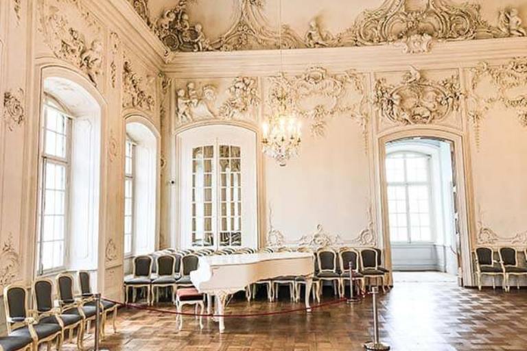 piano in a grand room