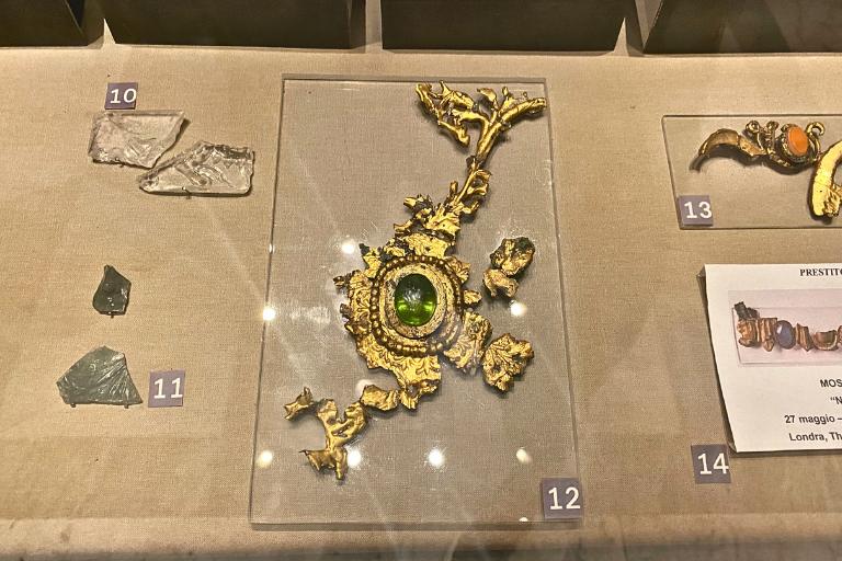 jewellery found at capitoline hill