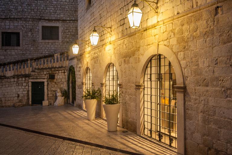 old city of dubrovnik at night