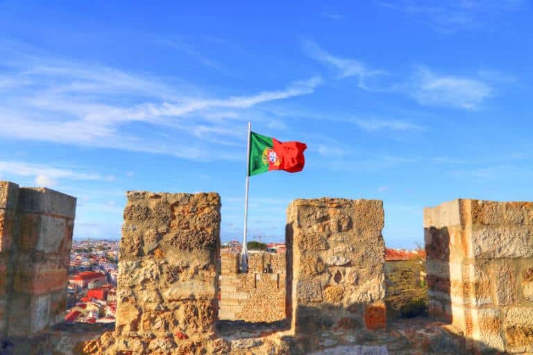 flag waving at sao jorge castle
